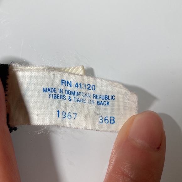 Vintage Victoria’s Secret Lace Bra 36B - Picture 9 of 11